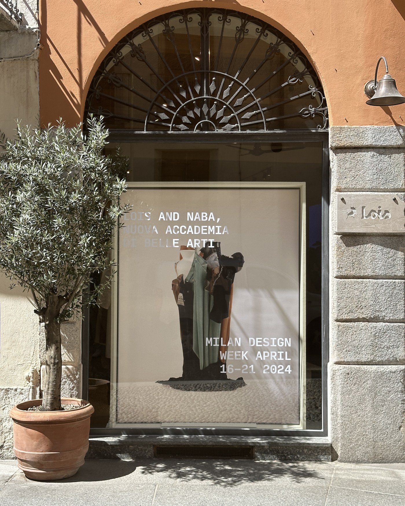 lois x naba — in-store presentation 1