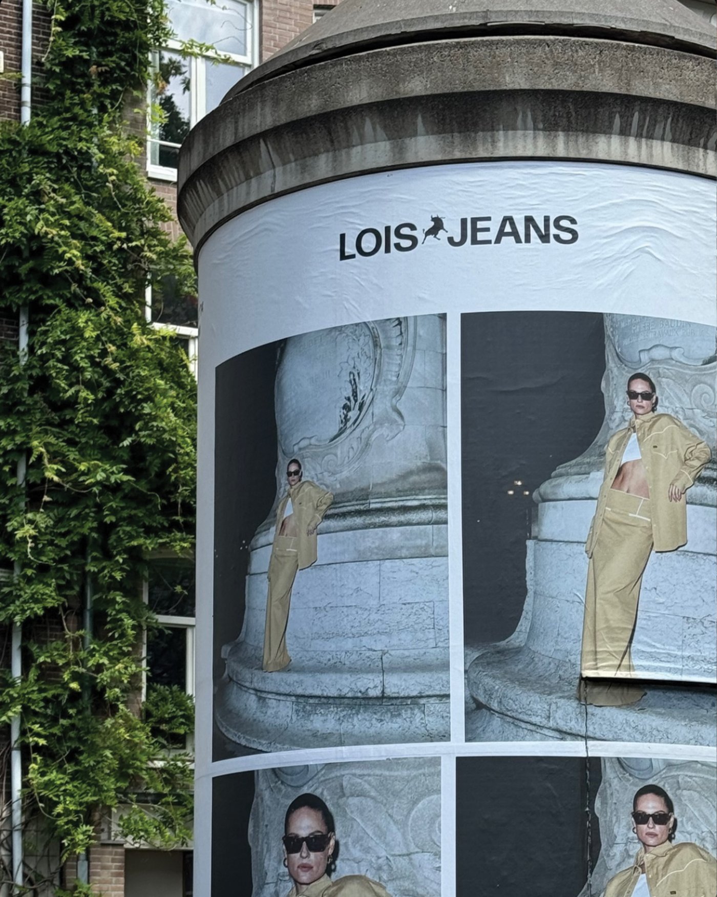 out-of-home — Lois Jeans peperbus, Amsterdam