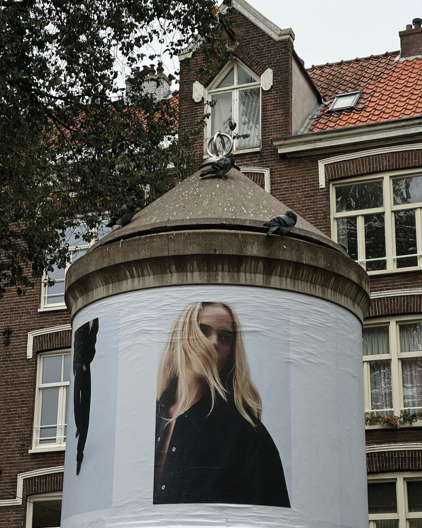 out-of-home — Lois Jeans peperbus, campaign detail